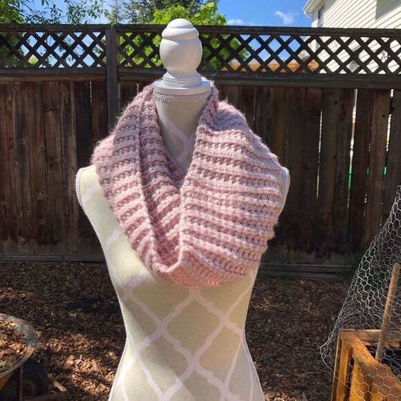 Blush Pink Infinity Scarfββ - Picture 1 of 1